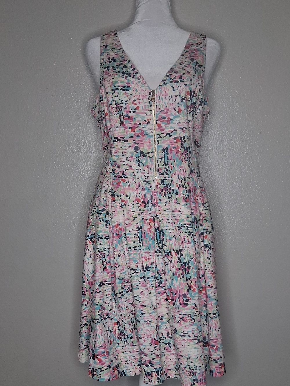 Guess Cocktail Dress Multicolor Sleeveless Smocked Sides Gold Zip Detail Size 12 - Picture 2 of 16